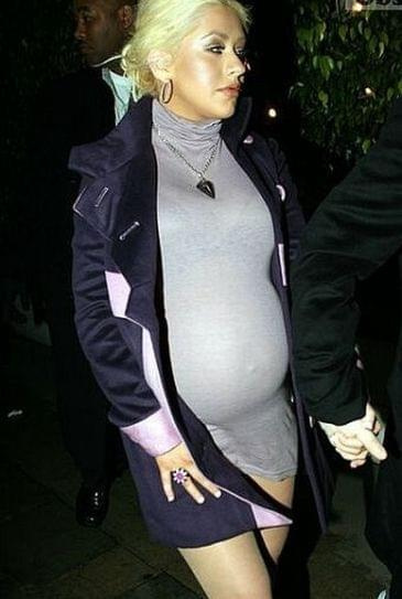 Christina aguilera pregnant and naked