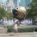 Battery Park, Manhattan. W tle kula, która stała pomiędzy wieżami WTC