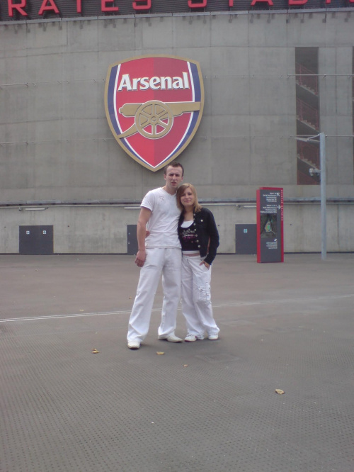 Z Tygrysem pod stadionem Arsenalu :)