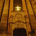 Eger nocą - fasada barokowego kościoła minorytów. #węgry #wycieczka #wino #eger #budapeszt