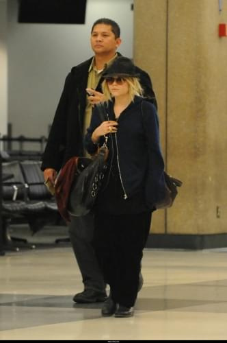 MK arrives into LAX Airport-paparazzi luty 2008