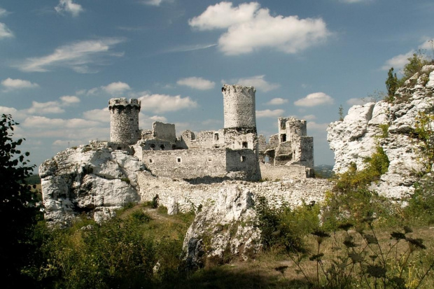 Zamek Ogrodzieniec Podzamcze