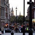 Londyn, widok na Big Bena. Zdjęcie trochę rozmyte. Ach ten pośpiech w zwiedzaniu. #Londyn #TrafalgarSquare #BigBen