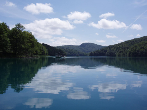 Chorwacja - jeziorko #chorwacja #jeziora #chmury #OdbicieWWodzie