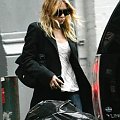 Ashley walking in NYC-paparazzi luty 2008