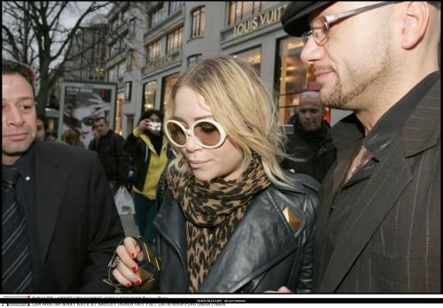 MK and Ash shopping in Paris-paparazzi luty 2008