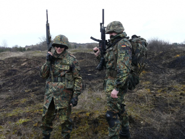 ***PRZEDMIOTY MAJĄCE ZNAKI SWASTYKI , LUB INNE ZNAKI FASZYSTOWSKIE MAJĄ JEDYNIE CHARAKTER KOLEKCJONERSKI, LUB SĄ PRZEZNACZONE DO REKONSTRUKCJI HISTORYCZNEJ ! W ŻADNYM WYPADKU NIE PROPAGUJĄ , ANI NIE NAWOŁUJĄ DO IDEOLOGII fASZYSTOWSKIEJ !!!