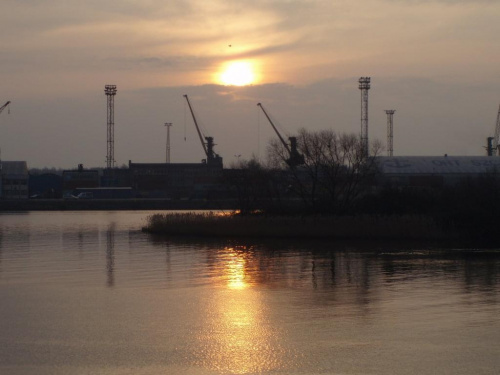 #słońce #wschód #port #szczecin #woda #niebo