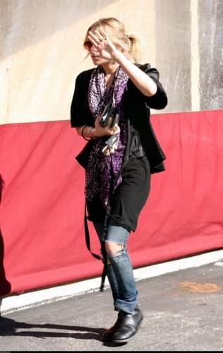 MK stops by Coffee Bean before heading to a hair salon in West Hollywood-paparazzi luty 2008