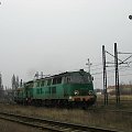 16.03.2008 SU45-128 + SM42 zjeżdżają z lokomotywowni na KoB.