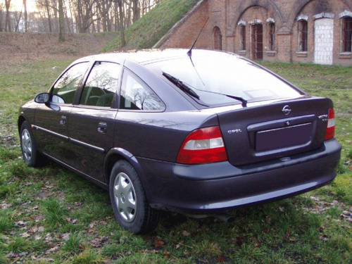 Opel Astra Hatchback Komuś się nudziło i auto wystylizowane na Sedana :?
