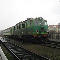 23.03.2008 EU07-180 i wagon Bd stoją i czekają aż SM42-542 objedzie je.