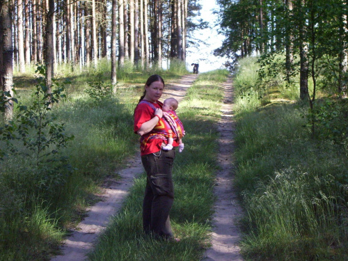 Chusta numer 2. Samoróbka z kawałka skośnie tkanej bawełny. Rewelacyjna choć krótkawa (4m). I te kolory... :)