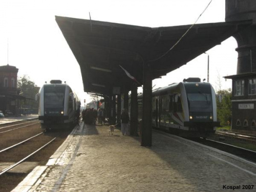 17.10.2007 Z prawej strony SA133-007 jako pociąg osobowy do Krzyża, z lewej SA133-006 jako pociąg osobowy z Krzyża opóźniony ~ 40 minut.