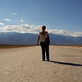 Badwater (Zła woda) to wyschnięte jezioro położone 86 m poniżej poziomu morza, największa depresja występująca na kontynencie północno-amerykańskim.a ja sobie tutaj spaceruje dodam jeszcze, że właśnie w tym miejscu odnotowano najwyższą temperaturę-w US...