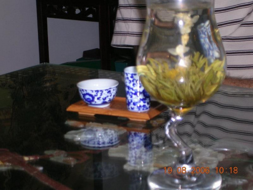 Biała herbata po aparzeniu wygląda
jak kwiat,b. delikatna w smaku