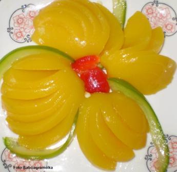 Kwiatek z brzoskwini.Przepisy: www.foody.pl , WWW.kuron.pl i http://kulinaria.uwrocie.info/ #DekoracjePotraw #owoce #jedzenie #kulinaria