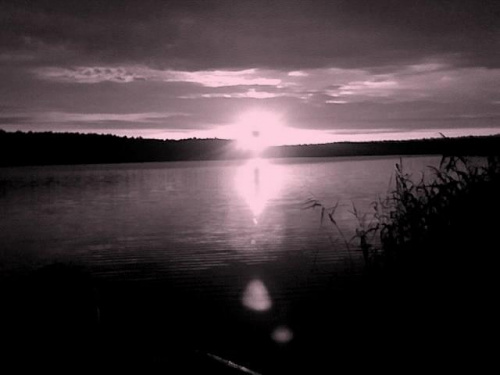 Jezioro w Osieku (Kaszuby) jest to zdjęcie z tel kom:)