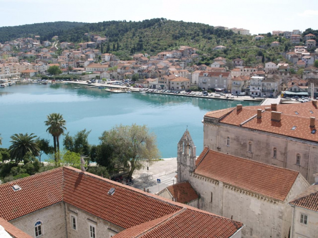 Trogir; widok z wieży katerdy #Adriatyk #Chorwacja #miasto #morze #Trogir