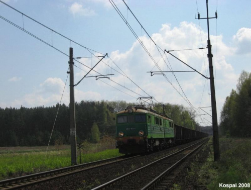 26.04.2008 Szlak Kostrzyn - Namyślin, ET41-183 z bruttem do Dolnej Odry opuszcza Kostrzyn.
