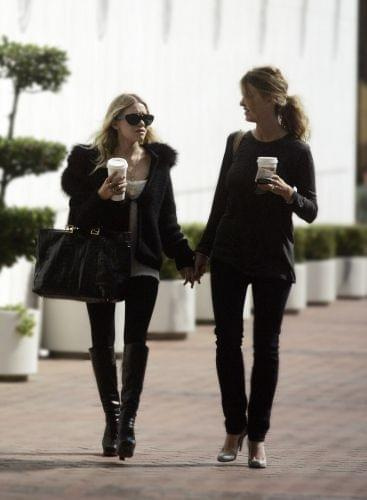 Ash with a friend in Beverly Hills-paparazzi październik 2007