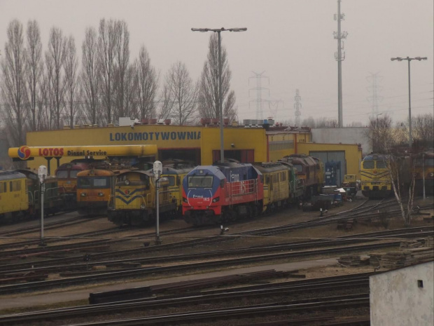 Park Maszyn(owy) na terenie Lotosu. Główną atrakcja zdjęcia jest 311-03