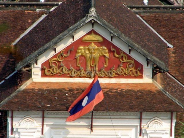 widok ze wzgórza Phu Si na Pałac Królewski, Luang Prabang