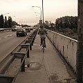 Rowerem przez most #rower #PrzezMost #JechaćNaRowerze #TrasaŁazienkowska #most