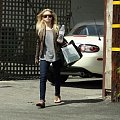 Ashley leaving the Neil George Hair Salon-paparazzi kwiecień 2008