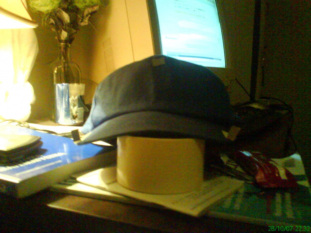 TrackClip4Poor ;)) czyli czapeczka + taśma dwustronna + materiał odblaskowy !! Eureka !! :)