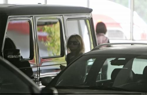 Ashley attends a metting at the MGM Tower-paparazzi maj 2008