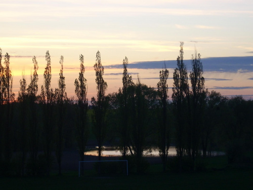 #jezioro #drzewa #ZachódSłońca #niebo #chmury