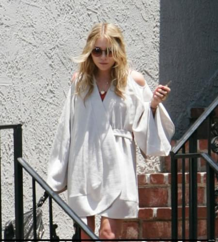 Mary-Kate leaving a salon in Beverley Hills-paparazzi maj 2008