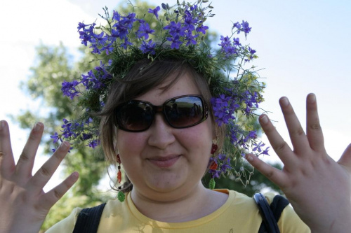 Leniwy spacerek uroczą alejką połączony z konsumpcją wiś...czereśni znaczy się ;)