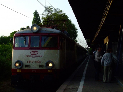 EP07-1026 z pociągiem (wogóle to z Chojnic) z Tczewa
