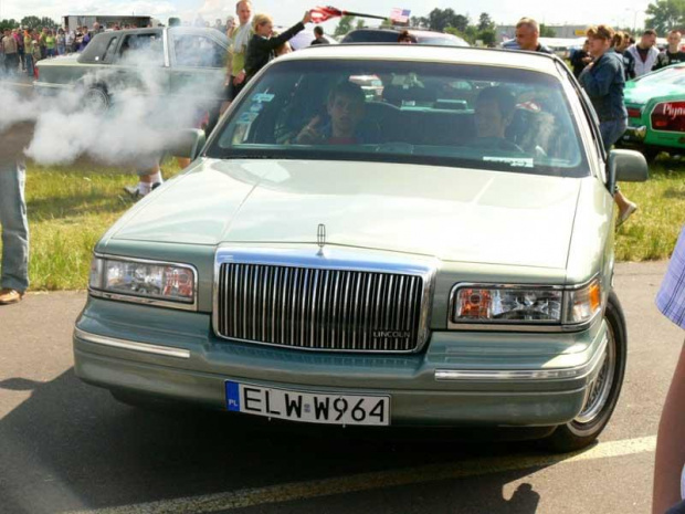 Zlot starych aut amerykańskich. Piotrków Trybunalski - Lotnisko 2008. #lincoln #cadillac #mustang #ford #buick #eagle #triumph