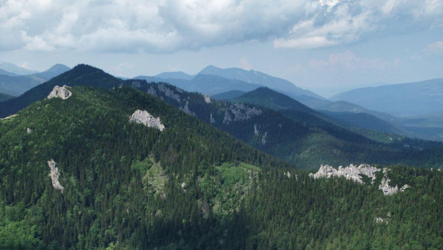 Widok z Krokwi w kierunku zachodnim. Na pierwszym planie Sarnia Skała i Zawieszka #góry #mountain #Tatry #Zachodnie #Krokiew #SarniaSkała #Zawieszkay