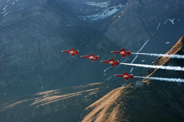 Patrouille Suisse -
Axalp 2007 by deoc