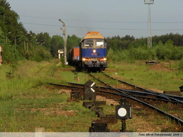 Lok. BR232-171 wraz ze składem platform kontenerowych z Gdyni do Sławkowa minął właśnie semafor wjazdowy na bocznicę. Dn. 01.06.2008 roku