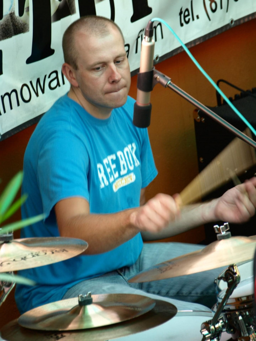 młody perkusista (G. Grzyb) starego zespołu (Laboratorium) #GrzegorzGrzyb #koncerty #Laboratorium #muzyka #Suwałki #Rozmarino