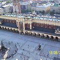 Widok na Sukiennice i Rynek Starego Miasta z Wieży Mariackiej #Kraków #Zabytki #Sukiennice