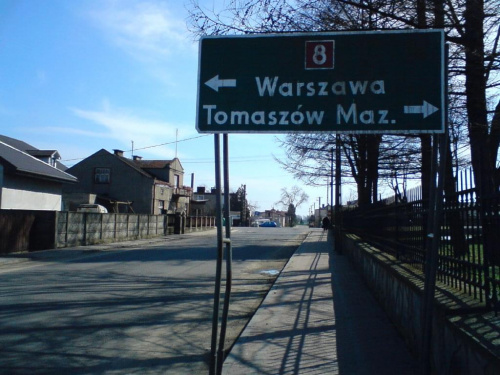 LUBOCHNIA (powiat tomaszowski) - ul.Łódzka #Lubochnia #PowiatTomaszowski #łódzkie #drogowskaz