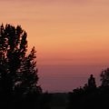 Sławniowice (Opolskie) - niebo po zachodzie słońca - w oddali widoczna samotna góra - Ślęża (Dolnośląskie)