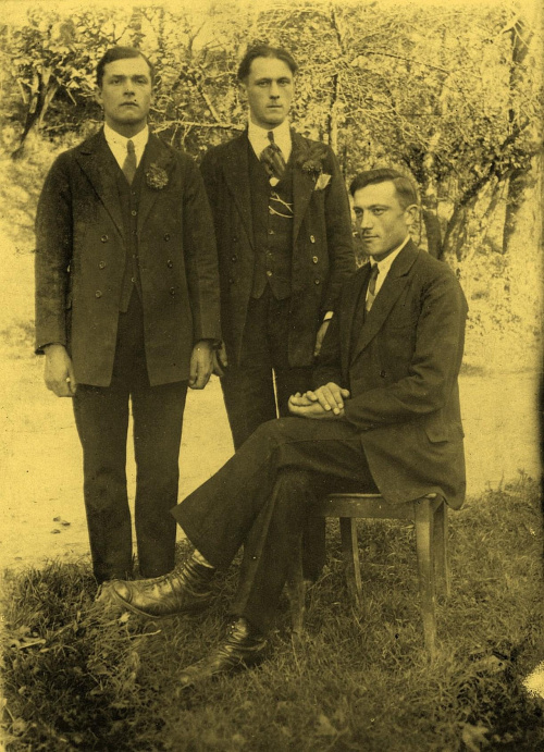 Zdjęcie husowskiej kawalerki z 1926roku
Od lewej: Piotr Podolec, Józef Styś
i Jan Podolec. Koledzy mojego ojca.