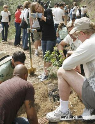 EMA and E! Entertainment Television Tree Planting Event-events kwiecień 2007