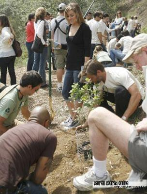 EMA and E! Entertainment Television Tree Planting Event-events kwiecień 2007