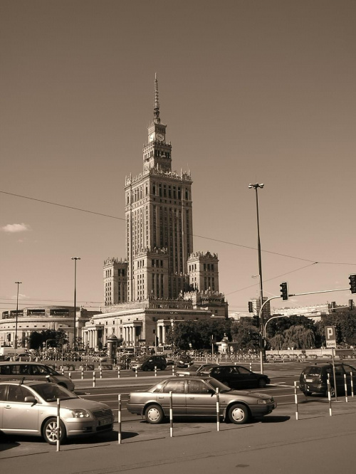 Pałac Kultury i Nauki w sepii #budowla #Warszawa #centrum