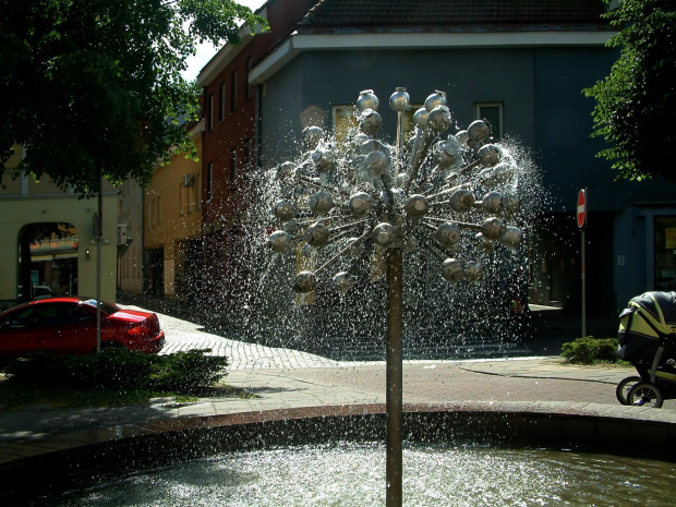 Przy ulicy Niemieckiej,a za za fontanna widac zaulek Sw.Mikolaja(Sv.Mikalojaus) #wilno