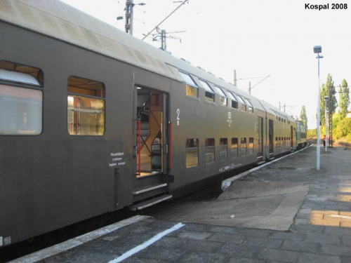 31.07.2008 Wagon piętrowy Bhp w składzie pociągu specjalnego z Jeleniej Góry, w historycznym malowaniu oliwkowym.