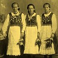 To zdjęcie husowskich panienek w strojach krakowskich z roku 1917